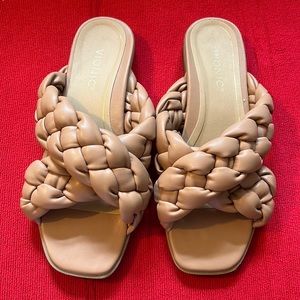 Vionic beige puffy braided slides 8.5 40